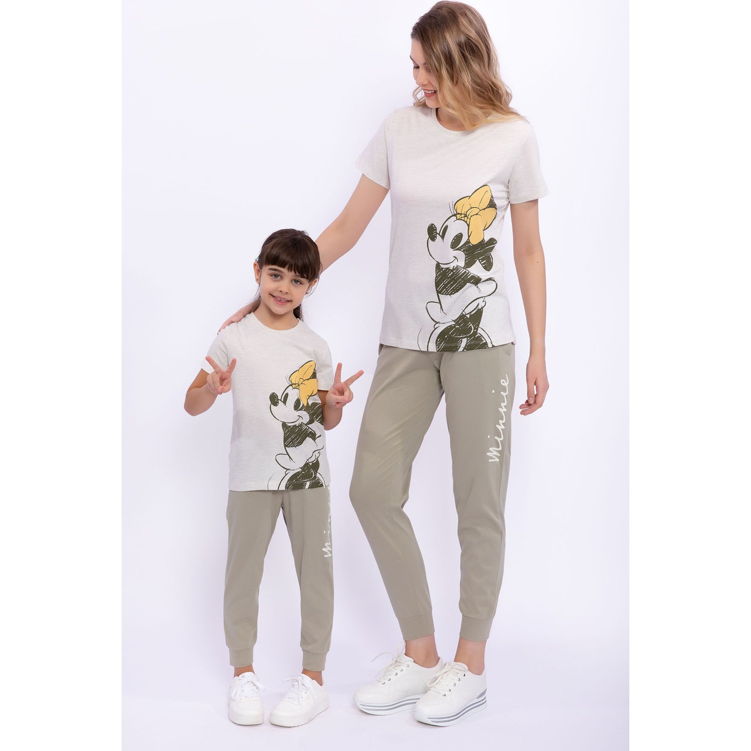 Minnie Mouse  Kremmelanj Kız Çocuk Pijama Takımı